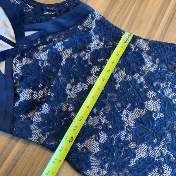 Dress, Guess, all stretch lace, navy over nude, sz 6, knee length, EUC - Picture 9 of 16
